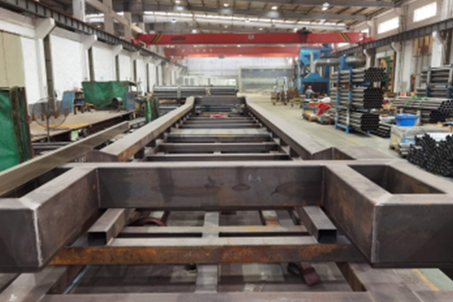 Déantúsaíocht agus saincheaptha trealaimh iomlán